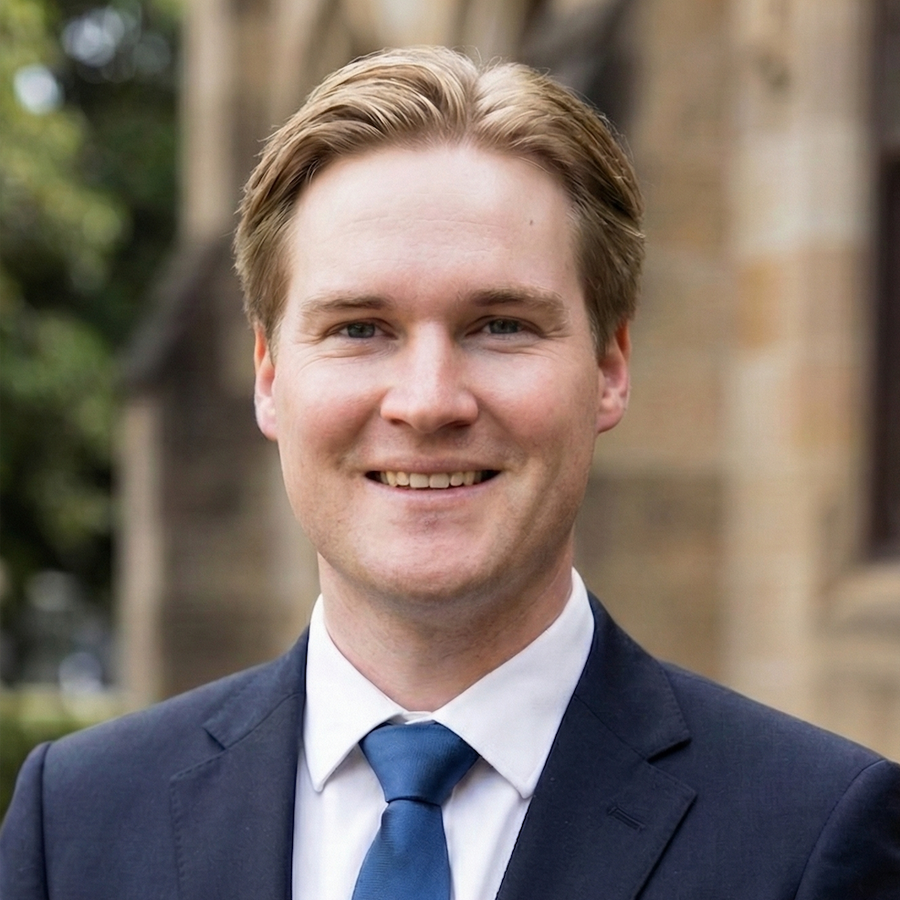 Dr. Alasdair Leslie (MBBS, MBEE) 